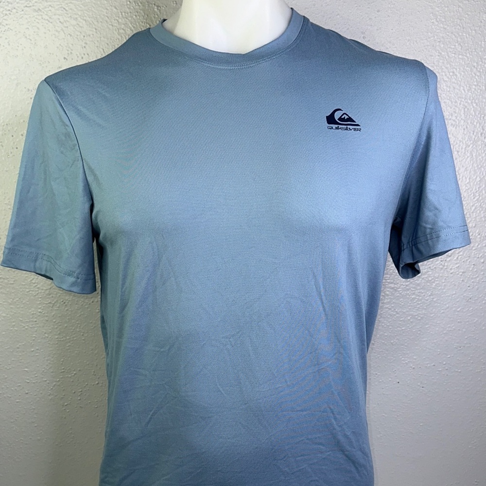 Quiksilver Men's Light Blue Short Sleeve Tee size small